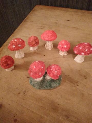 Leuke handmade paddenstoelen decoratie  beschikbaar voor biedingen