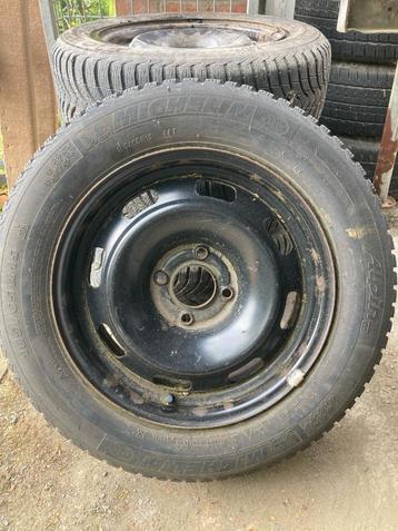 Lot de 4 pneus hiver Michelin 185/65R15 en bon état