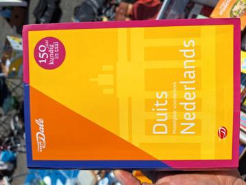 Middelgroot woordenboek Duits - Nederlands Van Dale beschikbaar voor biedingen