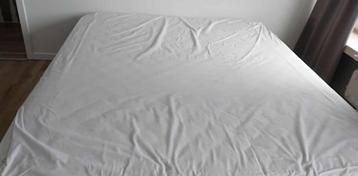 Bed + matras + schuiven beschikbaar voor biedingen