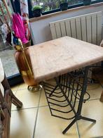 Petite table encien bois et fer forgé et porte journaux, Comme neuf