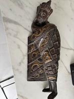 Houten liggend beeld, Enlèvement