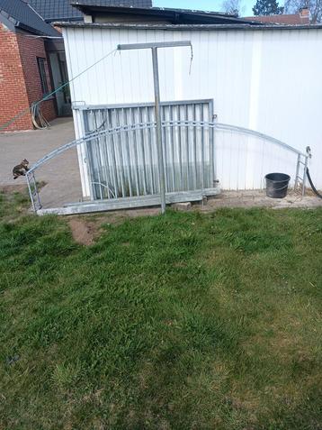 Dubbele poort met boog, Tuin en Terras, Ophalen, Gebruikt, Aluminium, Tuinhek