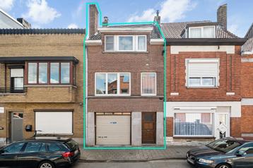 Uitstekend gelegen rijwoning met groot magazijn  beschikbaar voor biedingen