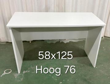 Wit bureautje. beschikbaar voor biedingen