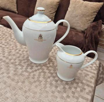 Queen Elizabeth golden jubilee koffie/ thee pot melkkannetje beschikbaar voor biedingen
