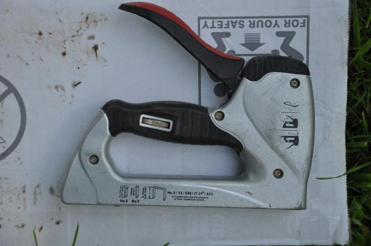 Kreator KRT000104 agrafeuse-cloueuse manuelle, Bricolage & Construction, Outillage | Outillage à main, Utilisé, Enlèvement ou Envoi