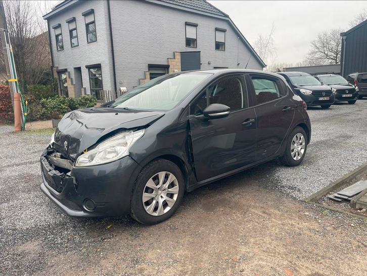 Peugeot 208 1.2i Benzine, met schade..., Auto's, Peugeot, Particulier, Te koop, ABS, Airbags, Centrale vergrendeling, Electronic Stability Program (ESP)