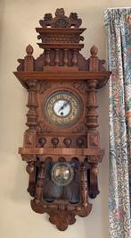 Grande horloge murale en chêne sculpté, Enlèvement