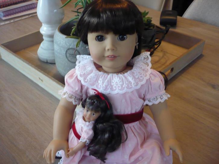 American Girl doll Samantha met haar mini-doll, nieuwstaat., Kinderen en Baby's, Speelgoed | Poppen, Zo goed als nieuw, Overige typen