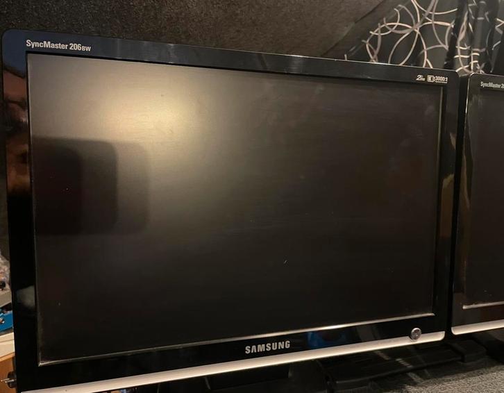 samsung syncmaster monitor 206BW  2 stuks, Informatique & Logiciels, Moniteurs, Utilisé, 60 Hz ou moins, DVI, VGA, Incurvé, TN