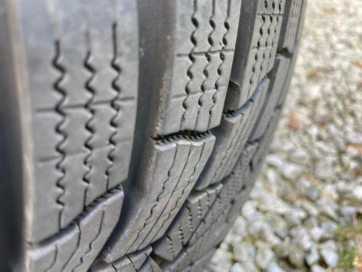 (2024 | max. 2.000 km) 4x winterbanden WP52 225/40 ZR18 92W, Auto-onderdelen, Banden en Velgen, Band(en), Winterbanden, 18 inch