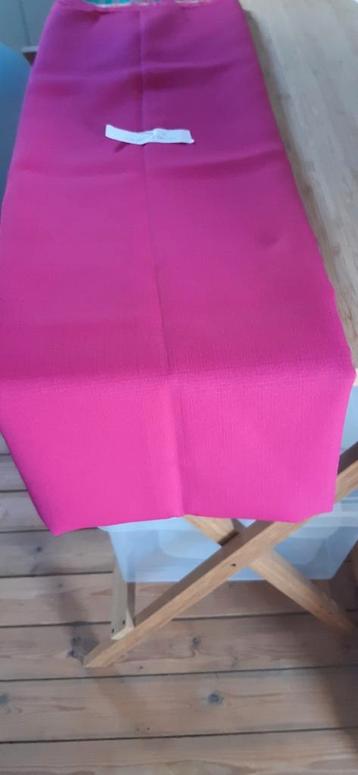 Fuchsia lap stof beschikbaar voor biedingen