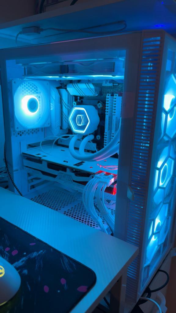 Gaming Setup te koop – RTX 3070 Ryzen5 5500 | Waterkoeling, Computers en Software, Desktop Pc's, Zo goed als nieuw, Gaming, Ophalen