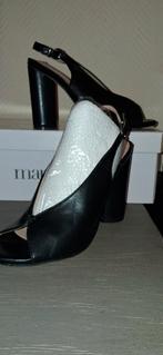 Escarpins cuir noir p37 Primadora en très bonne état, Vêtements | Femmes, Chaussures, Noir, Escarpins