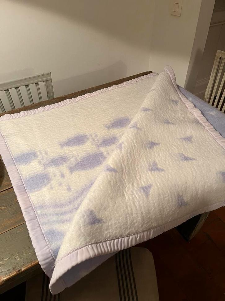 DEKEN LILA BLAUW WIT LEDIKANT KIND BED ZACHT!, Kinderen en Baby's, Dekens, Slaapzakjes en Inbakerproducten, Gebruikt, Deken, 100 cm of meer