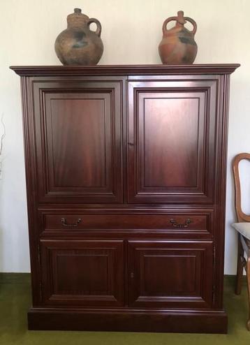 Kast: TV-kast beschikbaar voor biedingen