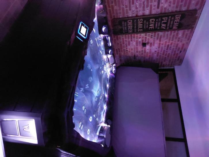 Jacuzzi Wellis Cityline spa Palermo, Tuin en Terras, Bubbelbaden en Hottubs, Zo goed als nieuw, Vast, Filter, Trap, Ophalen