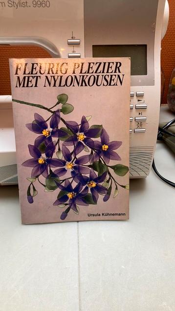 Knutselen met nylonkousen beschikbaar voor biedingen