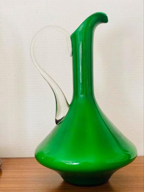 Vintage knalgroene opaline vaas - jaren ‘60, Antiek en Kunst, Antiek | Glaswerk en Kristal, Ophalen of Verzenden