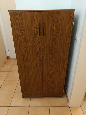 Armoire en bois  beschikbaar voor biedingen