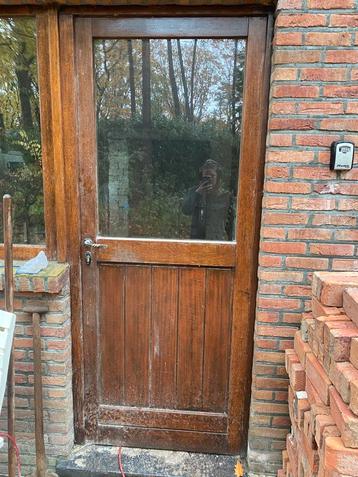 Buitendeur met raam beschikbaar voor biedingen