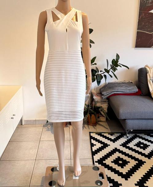 Sexy witte jurk met speciale hals (maat S/M) nieuw, Kleding | Dames, Jurken, Nieuw, Maat 38/40 (M), Wit, Knielengte, Ophalen of Verzenden