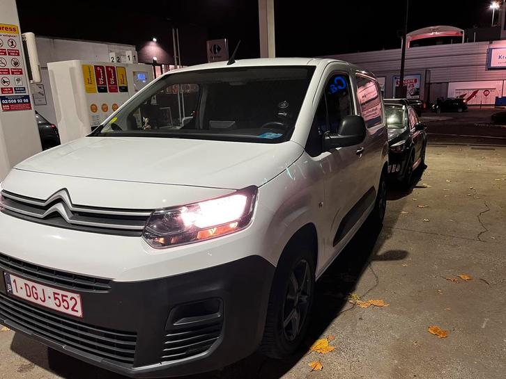 Citroën berlingo 3 places, Auto's, Bestelwagens en Lichte vracht, Particulier, ABS, Airbags, Airconditioning, Apple Carplay, Bluetooth