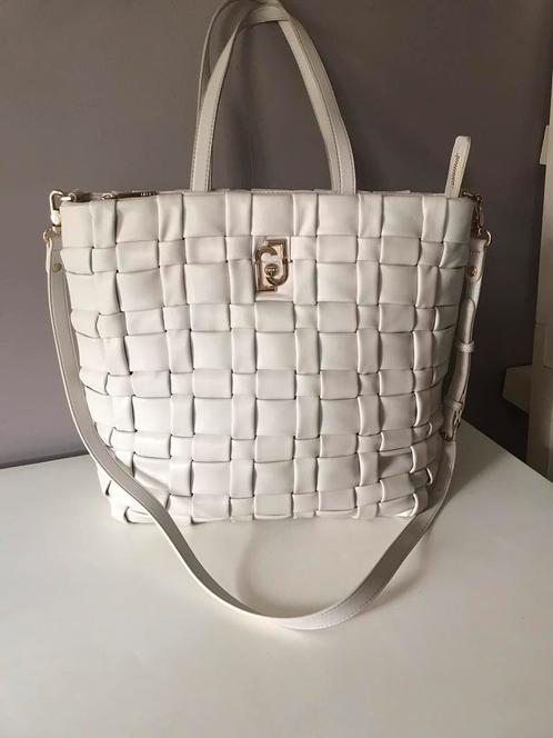 Prachtige crème kleurige hand/schoudertas van Liu Jo, Handtassen en Accessoires, Tassen | Damestassen, Zo goed als nieuw, Handtas
