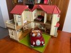 Sylvanian House met personages, meubels, auto, enz., Ophalen of Verzenden, Gebruikt, Poppenhuis