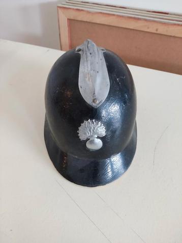 Oude helm rijkswacht beschikbaar voor biedingen