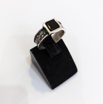 Zilveren ring met zwarte onyx   beschikbaar voor biedingen