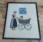 Ingelijst borduurwerk , boerin met nostalgische kinderwagen, Antiek en Kunst, Ophalen of Verzenden