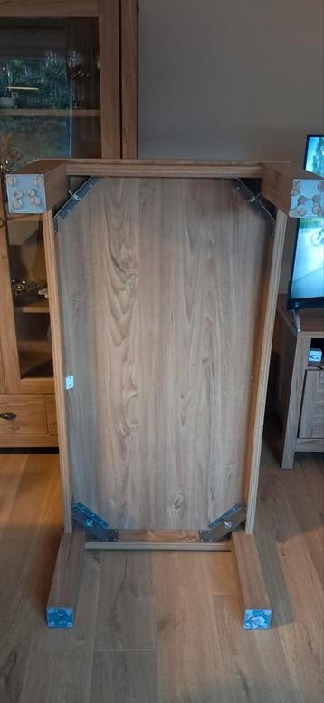 Salontafel (42.5 cm hoog, 70 cm breed, 135 cm lang) beschikbaar voor biedingen