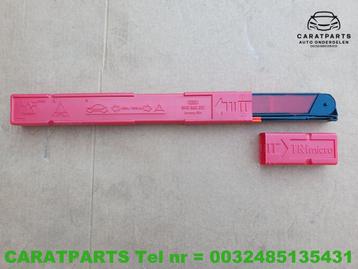 8K0860251 Audi gevarendriehoek Volkswagen Seat Skoda Cupra beschikbaar voor biedingen