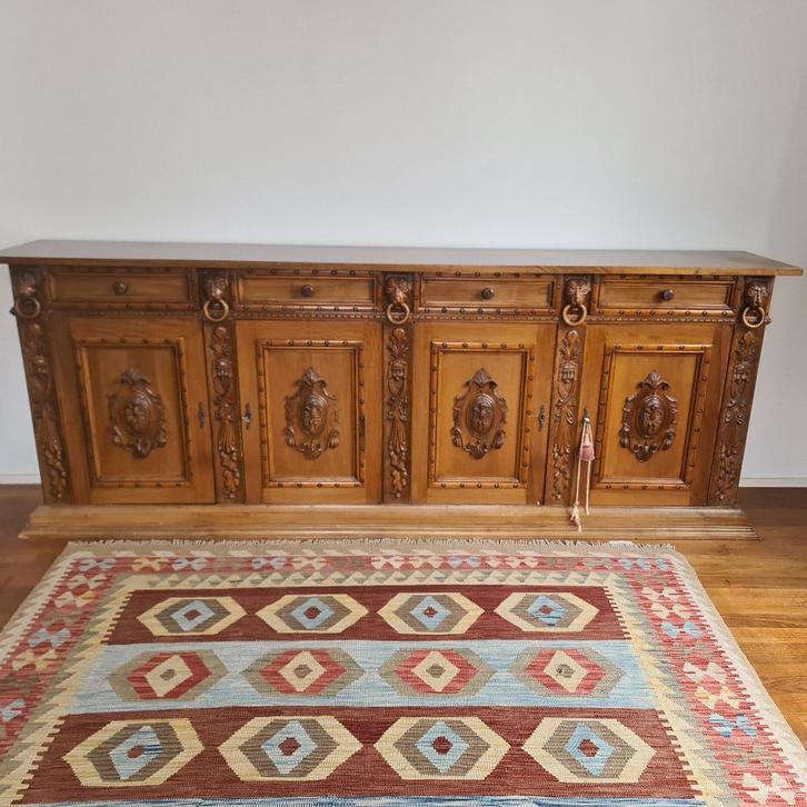 dressoir sculpté en bois plein, Maison & Meubles, Armoires | Dressoirs, Comme neuf, 200 cm ou plus, 25 à 50 cm, Avec porte(s)