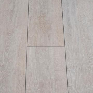 parquet stratifié 12mm d'épaiseeur disponible aux enchères