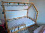Lit cabane + matelas, Enfants & Bébés, Chambre d'enfant | Lits, Sommier à lattes, Enlèvement, 140 à 160 cm, 85 à 100 cm