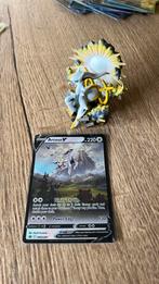 Arceus V SWSH204 + statue, Enlèvement ou Envoi, Comme neuf