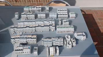 Zekeringen-automaten-teleruptoren 100stuks, Enlèvement ou Envoi, Comme neuf