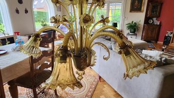 Grote amberkleurige kroonluchter van Murano-glas, bloemen en