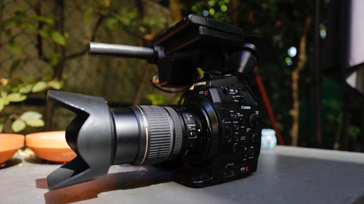 Canon EOS C300 Cinéma EF mark I + Optique 17-55 mm f/2,8, Audio, Tv en Foto, Videocamera's Digitaal, Gebruikt, Camera, Geheugenkaart