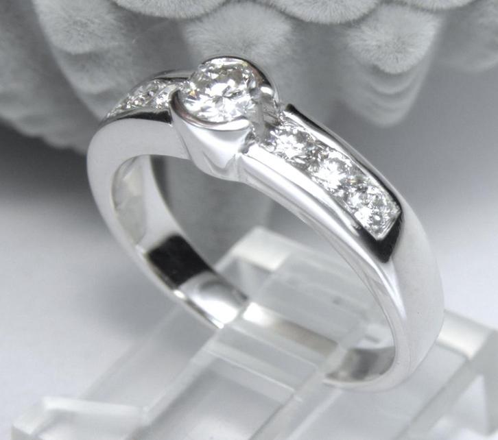 18KT gouden ring met diamanten, 100% NATUURLIJK (0.67ct.), Handtassen en Accessoires, Ringen, Zo goed als nieuw, Dame, Kleiner dan 17