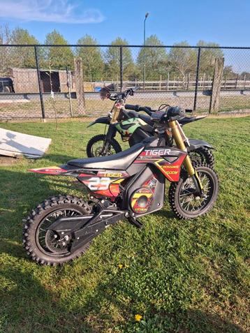 Elektrische kinder cross moto beschikbaar voor biedingen