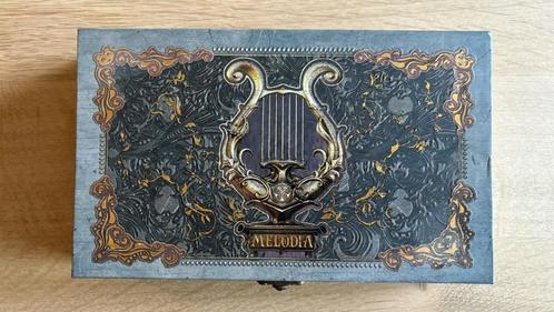 TML 2015 - The Secret Kingdom of Melodia - case met braclet, Verzamelen, Complete verzamelingen en Collecties, Ophalen of Verzenden