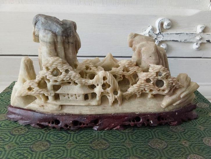 chinees berglandschap in zeepsteen, Antiek en Kunst, Kunst | Niet-Westerse kunst, Ophalen of Verzenden