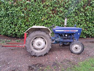 Ford 2000 tractor beschikbaar voor biedingen
