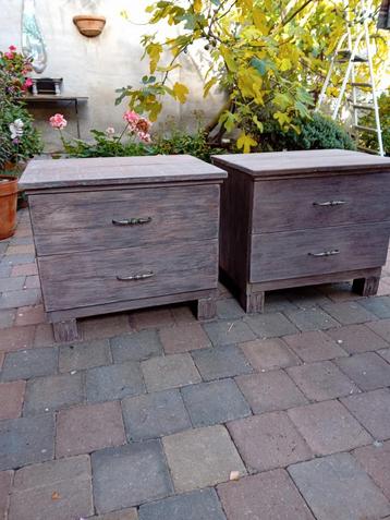 Gratis nachtkastjes beschikbaar voor biedingen