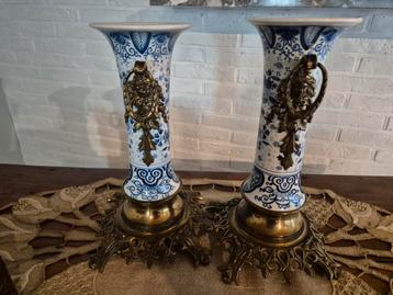 2 prachtige sierstukken Delft porselein en koperen ornamente, Antiek en Kunst, Ophalen of Verzenden