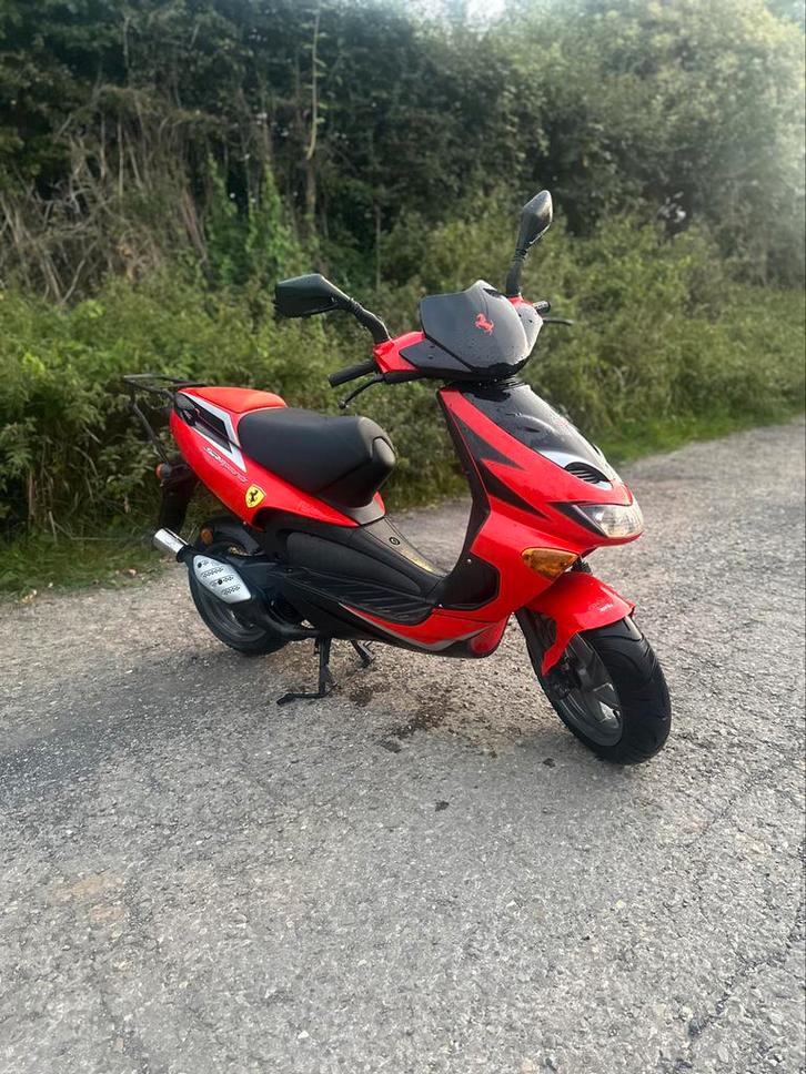 Aprilia sr 50 2000 scooter/perfecte staat maar zonder papier, Fietsen en Brommers, Scooters | Aprilia, Zo goed als nieuw, SR 50